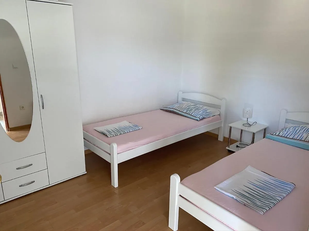 Apartments Ban Galizana 0*,