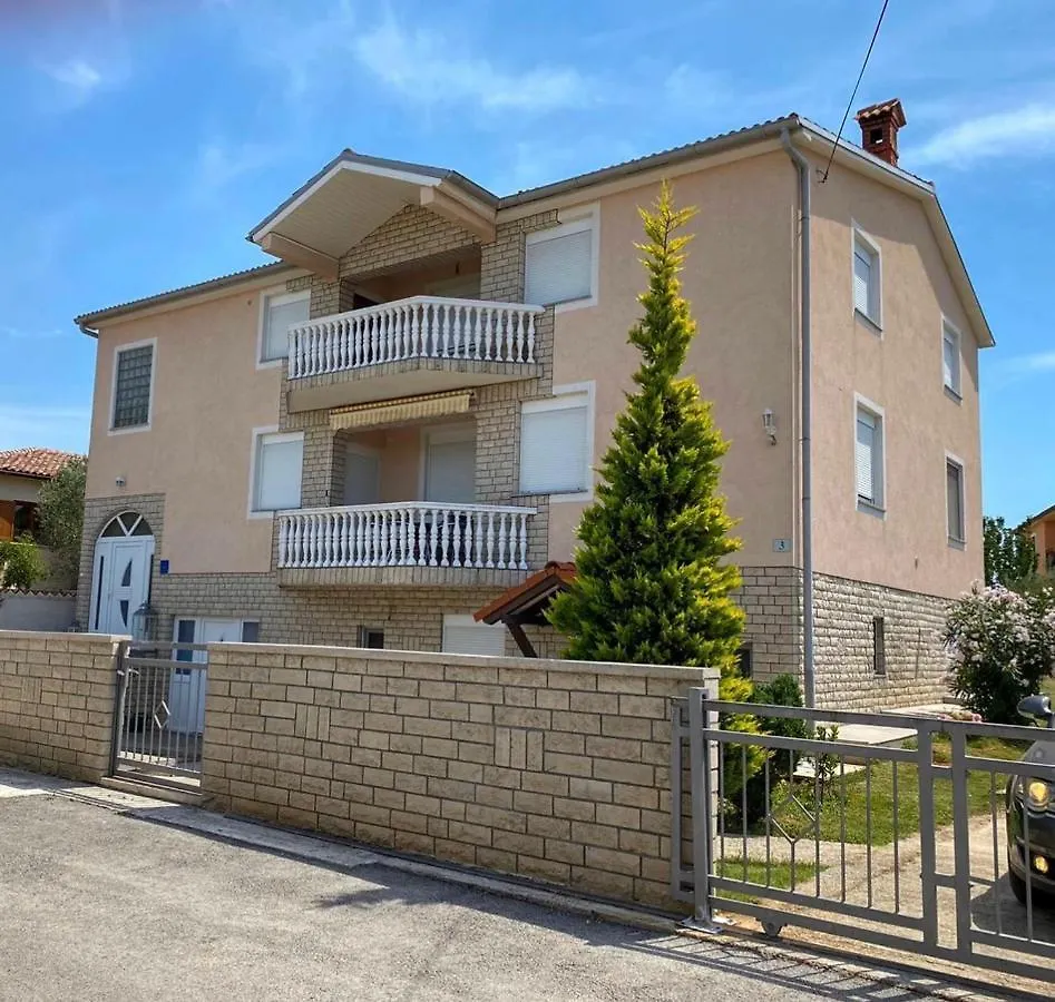 Apartments Ban Galizana 0*,
