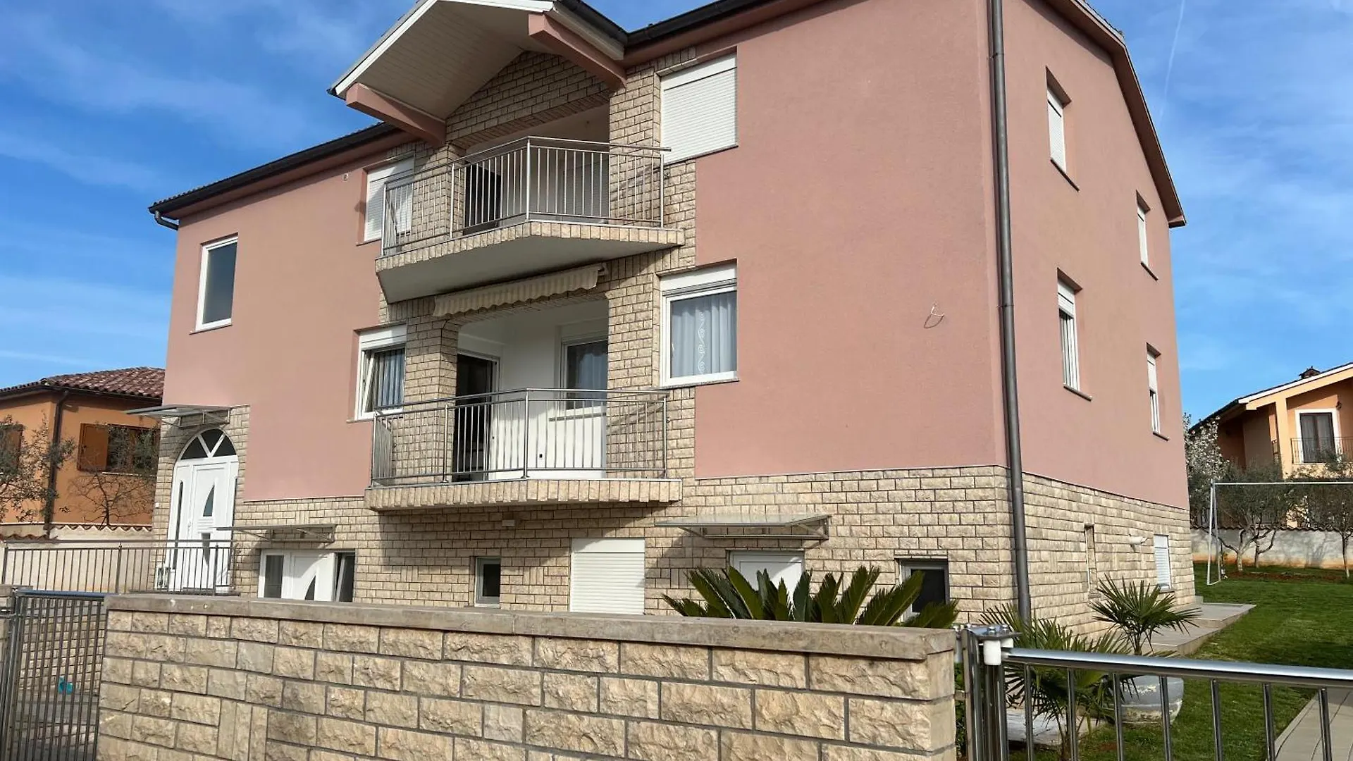 Apartments Ban Galizana